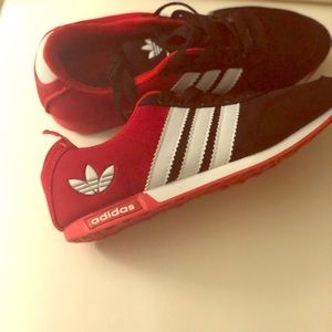 Pre owned adidas size 7